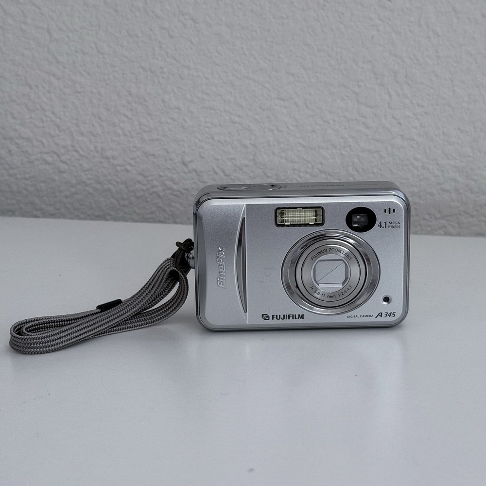Fujifilm FinePix A345 Digital 4.1MP 3x Zoom Silver CAMERA ONLY *LENS NEED REPAIR